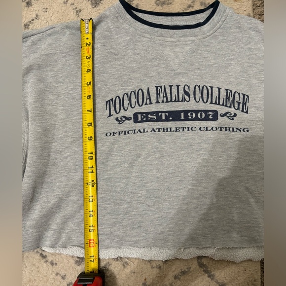 Toccoa Falls College Cropped Sweater Size Large - Picture 4 of 5